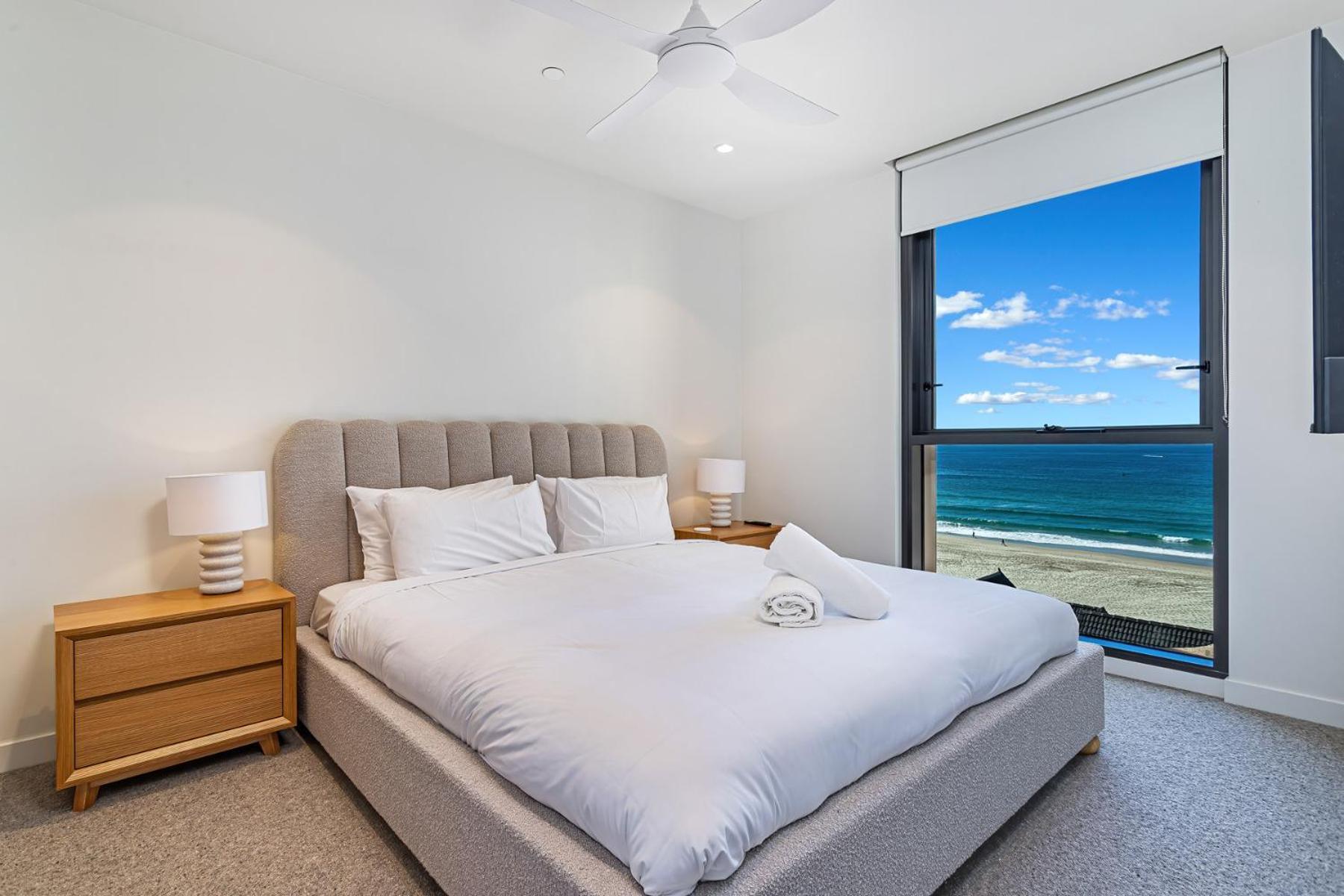 Three Bedroom Beachfront Apartment Gold Coast